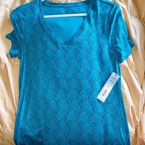 Apt 9 v neck T-shirt